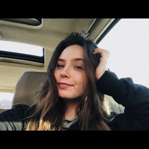 Meet your Posher, Hallie